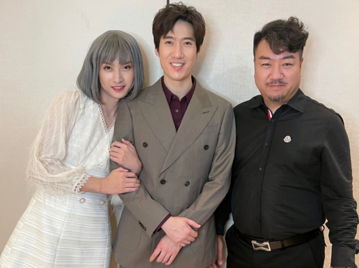 沈陽化妝學(xué)校穆老師合照