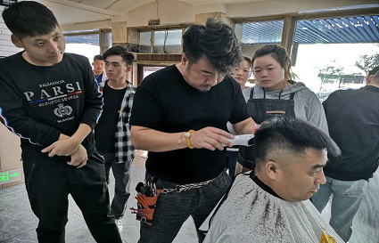 馬小跳邀你一起學(xué)習(xí)美發(fā)技術(shù)_美發(fā)行業(yè)你了解多少