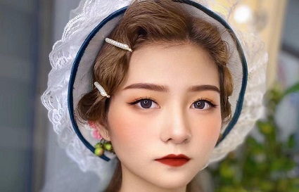 腮紅怎么打顯臉小_沈陽(yáng)化妝學(xué)校