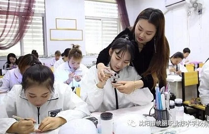 沈陽美甲學(xué)校_美甲行業(yè)興起 奧運掀起“美甲潮”