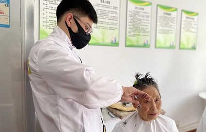 統(tǒng)麗沈陽美發(fā)學校_愛心義剪，溫暖入人心