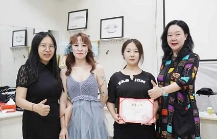 【統(tǒng)麗學?！扒舜髸眲?chuàng)意妝容預選賽】夏日來臨，整“妝”待發(fā)！請你來做評委！