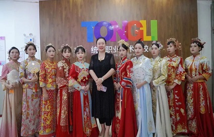 統(tǒng)麗千人大會秀禾大賽丨一襲中式秀禾的錦繡華裳