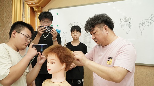 初中畢業(yè)學(xué)什么技術(shù)