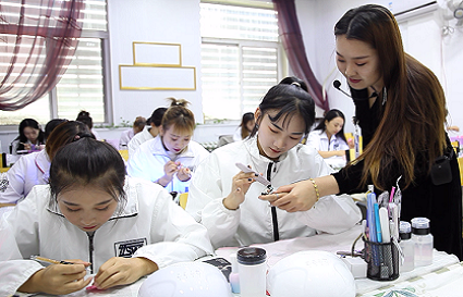 學美甲怎么樣 什么年齡適合學美甲？沈陽美甲學校 