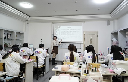 沈陽美甲零基礎(chǔ)技能班 推薦統(tǒng)麗美甲學校