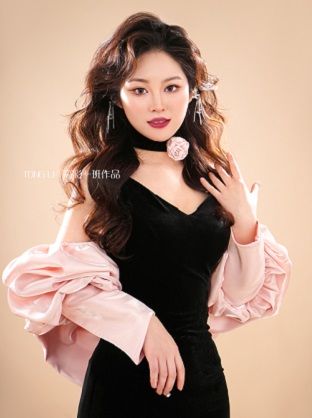 時尚披發(fā)抽絲造型