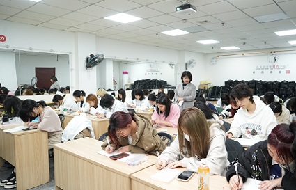 提升自身形象：學(xué)化妝，僅需10天！沈陽(yáng)化妝學(xué)校