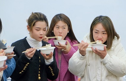 統(tǒng)麗職業(yè)技術(shù)學(xué)校與百豐醫(yī)藥共慶元宵佳節(jié)，聯(lián)歡活動溫暖人心