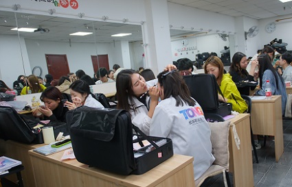 學(xué)化妝要多長(zhǎng)時(shí)間 沈陽(yáng)化妝學(xué)校