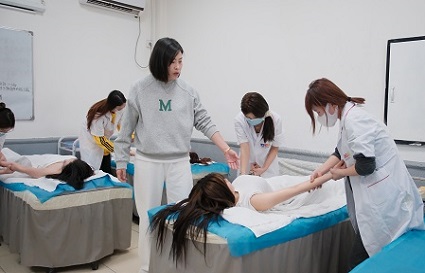 美容技校哪家好 理論+實(shí)踐教學(xué) 正規(guī)辦校 沈陽(yáng)美容學(xué)校