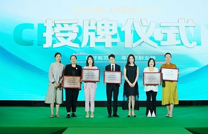 遼寧廣播電視臺(tái)【尋找逆齡女神】活動(dòng)新聞發(fā)布會(huì)圓滿落幕，統(tǒng)麗學(xué)校郭校長(zhǎng)到現(xiàn)場(chǎng)授牌！