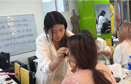 沈陽化妝學(xué)校 化妝的注意事項 沒注意就白化了