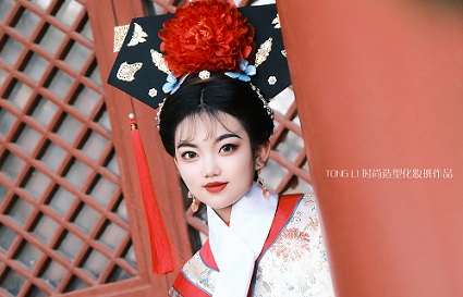 化妝的技巧與風(fēng)格哪個(gè)更重要？沈陽(yáng)化妝學(xué)校