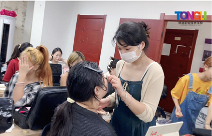 考多少分能學(xué)化妝？沈陽化妝學(xué)校