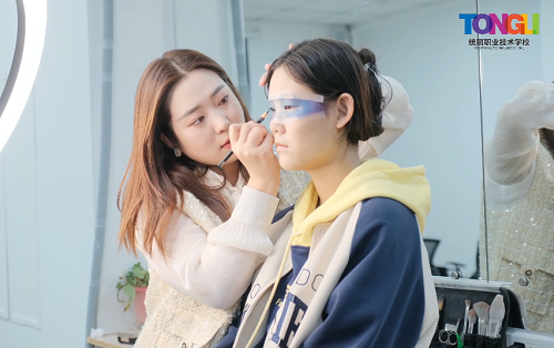 沈陽化妝培訓(xùn)學(xué)校