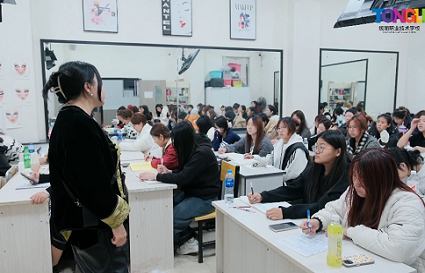 沈陽化妝培訓(xùn)學(xué)校：學(xué)一技之長 就學(xué)化妝吧