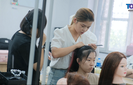 沈陽學(xué)化妝培訓(xùn)機(jī)構(gòu)哪個(gè)好？看這幾點(diǎn)