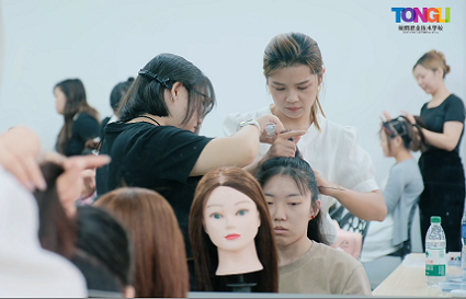 沈陽化妝學(xué)校：學(xué)化妝學(xué)什么課程好