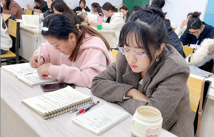 沈陽美容培訓班：初級美容師和高級美容師區(qū)別在哪？