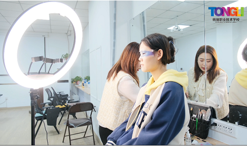 沈陽化妝學(xué)校