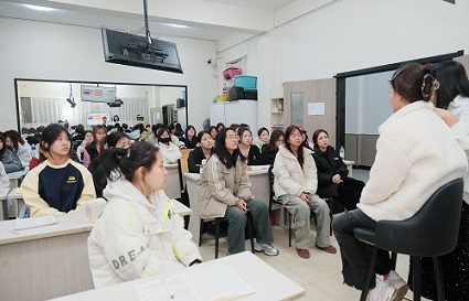 學(xué)化妝 統(tǒng)麗學(xué)校更有性比 沈陽(yáng)化妝學(xué)校