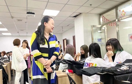 化妝真是美業(yè)顯眼包 沈陽化妝培訓(xùn)學(xué)校