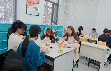 沈陽 美容培訓(xùn)學(xué)校-推薦就業(yè)-正規(guī)培訓(xùn)學(xué)校