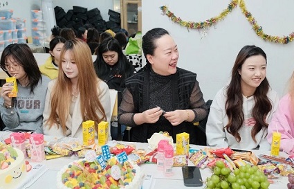 統(tǒng)麗學(xué)校年末大聯(lián)歡，師生同樂共赴新程！