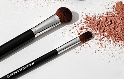 眼妝顯臟？底妝卡粉？都是化妝刷的錯_沈陽化妝學校