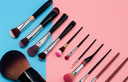 化妝刷平時(shí)怎么放置_沈陽化妝學(xué)校