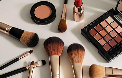 妝容失誤如何快速補(bǔ)救_沈陽化妝學(xué)校