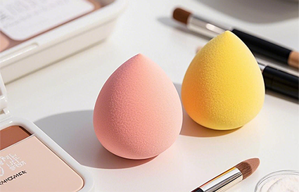 粉底刷和美妝蛋怎么選擇_沈陽化妝學(xué)校