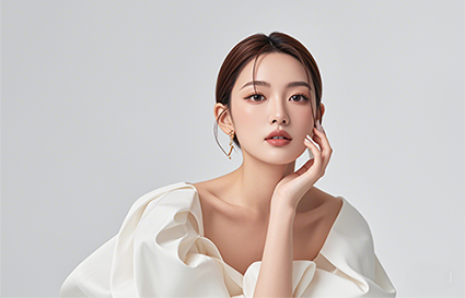 沈陽美容學(xué)校_肌膚白里透紅的技巧