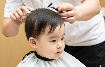 沈陽美發(fā)學(xué)校-嬰兒理發(fā)技巧