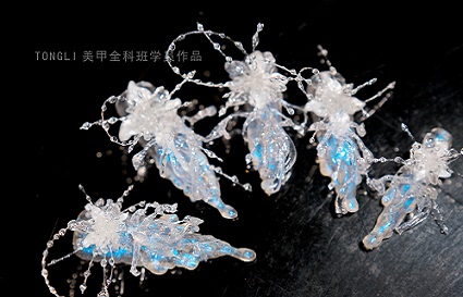 甲片全貼和半貼的區(qū)別 沈陽(yáng)美甲學(xué)校