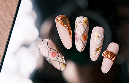 沈陽美甲學(xué)校_怎樣包邊才能讓美甲更持久