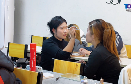 想學化妝怎么找學校 沈陽化妝學校 