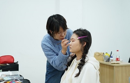 沈陽(yáng)化妝學(xué)校哪家好 學(xué)化妝出來(lái)工資高嗎？