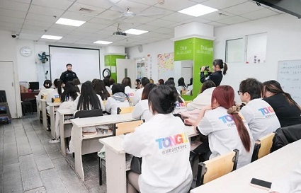 3?7普法行：皇城派出所徐警官走進統(tǒng)麗學校，為美業(yè)學子保駕護航