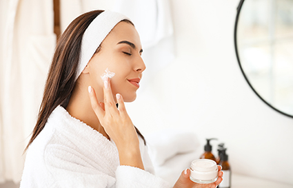 為什么化妝兩小時(shí)脫妝只要10分鐘？沈陽化妝學(xué)校