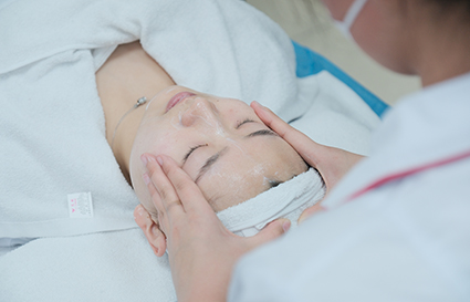 一個新手學美容要學多久？沈陽美容學校