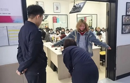 沈陽統(tǒng)麗學校警校聯(lián)動筑防線，平安校園共守護
