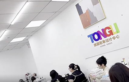 誰說美甲難？統(tǒng)麗美甲學校老師教得超耐心