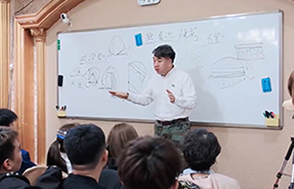 沈陽美發(fā)學校 學美發(fā)一定要理論+實操