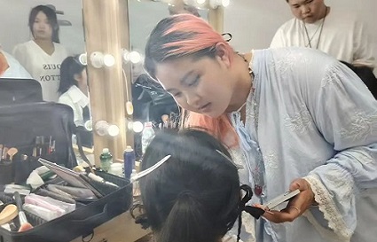 統(tǒng)麗學(xué)?；瘖y系學(xué)員赴沈陽藥科大學(xué)實(shí)習(xí) 助力英語話劇《北京人》精彩呈現(xiàn)