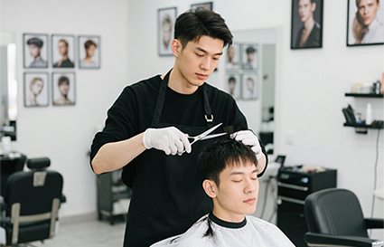 美發(fā)培訓(xùn)學(xué)校學(xué)費(fèi)是多少？