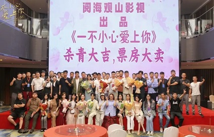 沈陽化妝學校：統(tǒng)麗化妝系學員劇組實戰(zhàn)：從技法到熱愛，努力本就是“上癮”的開始