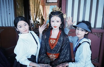 【沈陽特色勞務(wù)品牌沈陽美業(yè)人】統(tǒng)麗化妝學校化妝系外出實習杭州橫店篇~