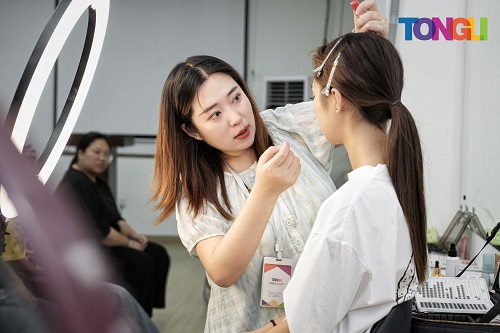 沈陽化妝學(xué)校